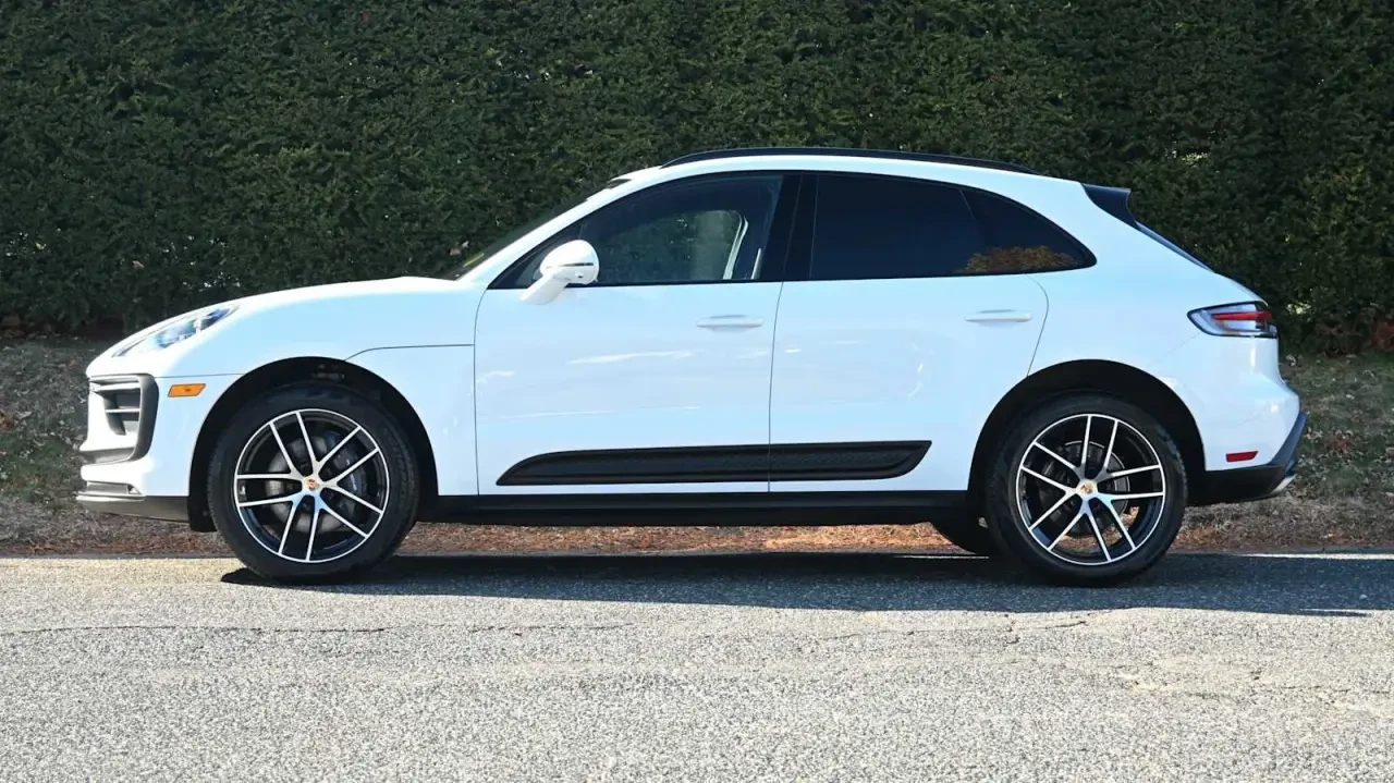 2022 Porsche Macan - Image 3 of 7