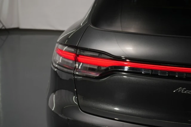 2022 Porsche Macan S - Image 17 of 21