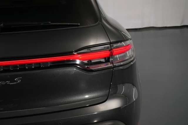 2022 Porsche Macan S - Image 18 of 21