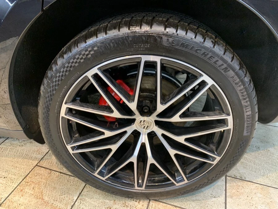 2022 Porsche Macan S - Image 14 of 18
