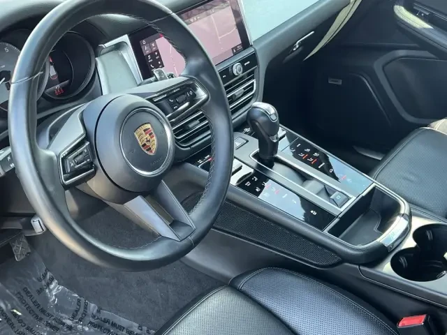 2022 Porsche Macan S - Image 4 of 9