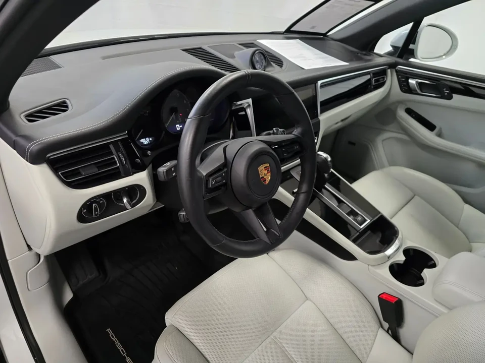 2022 Porsche Macan S - Image 4 of 6