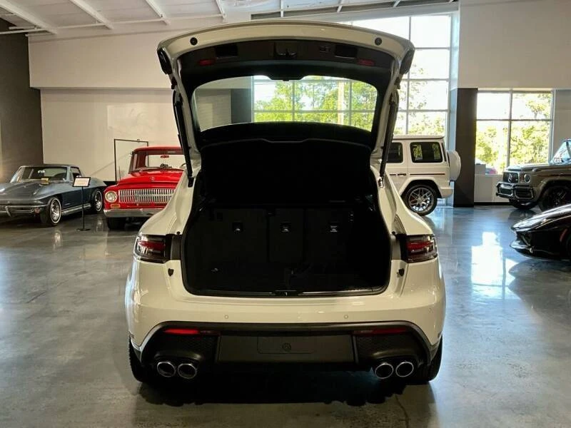 2022 Porsche Macan S - Image 16 of 18