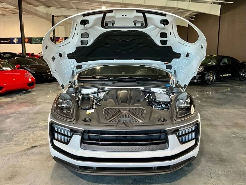2022 Porsche Macan S - Image 17 of 18