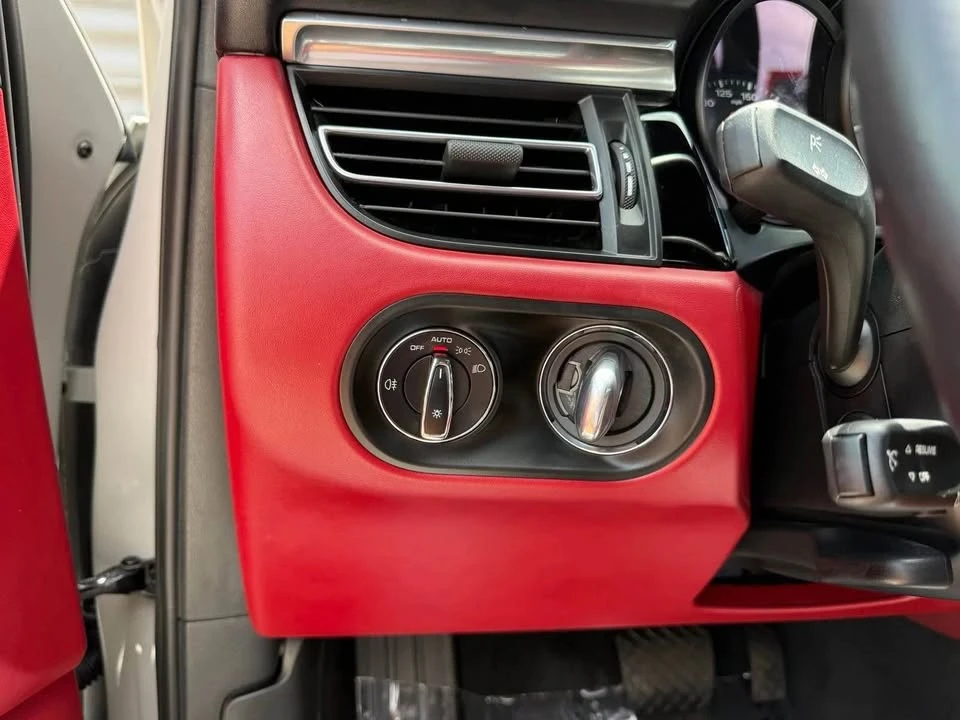 2022 Porsche Macan S - Image 14 of 15