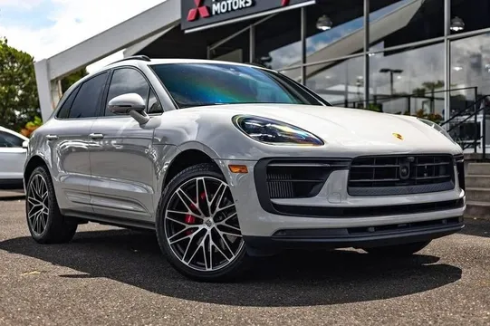 2022 Porsche Macan S