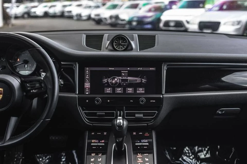 2022 Porsche Macan S - Image 11 of 20