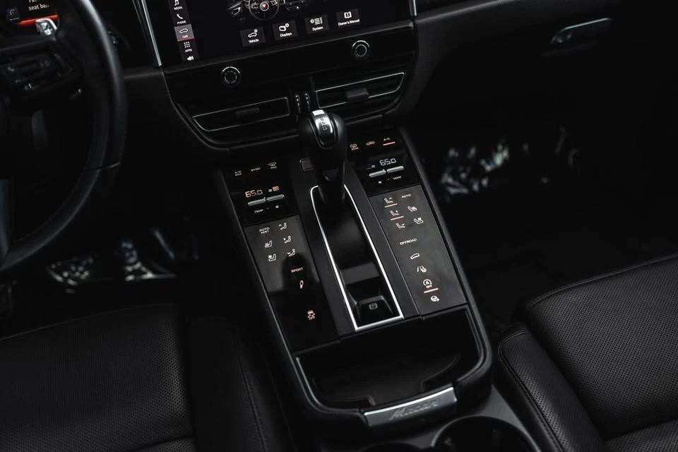 2022 Porsche Macan S - Image 12 of 20