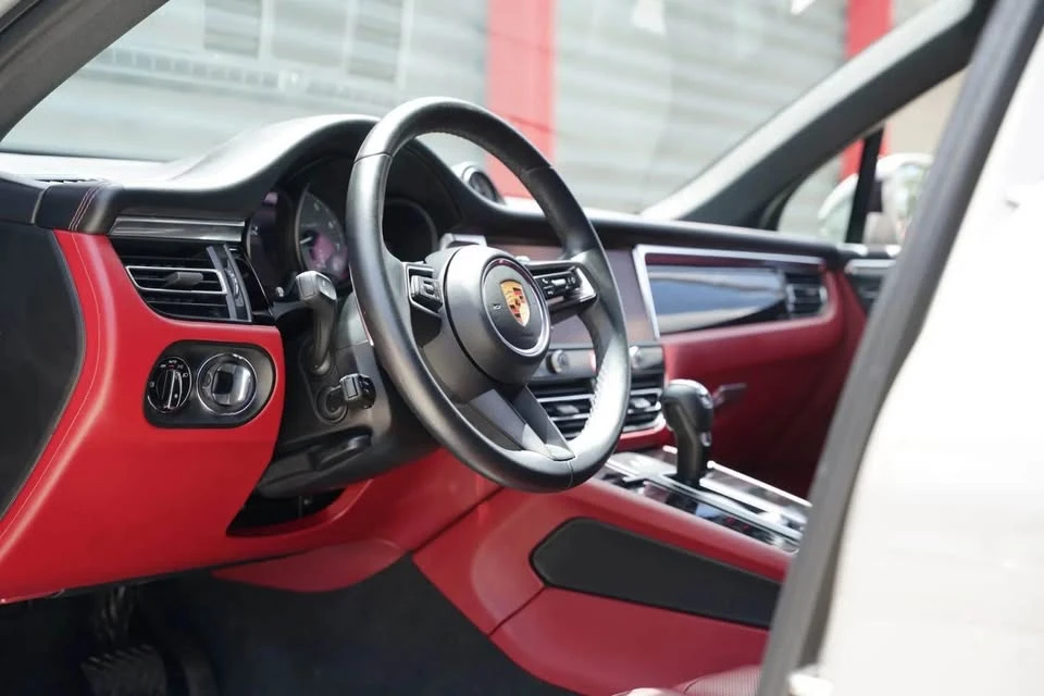 2022 Porsche Macan S - Image 9 of 17