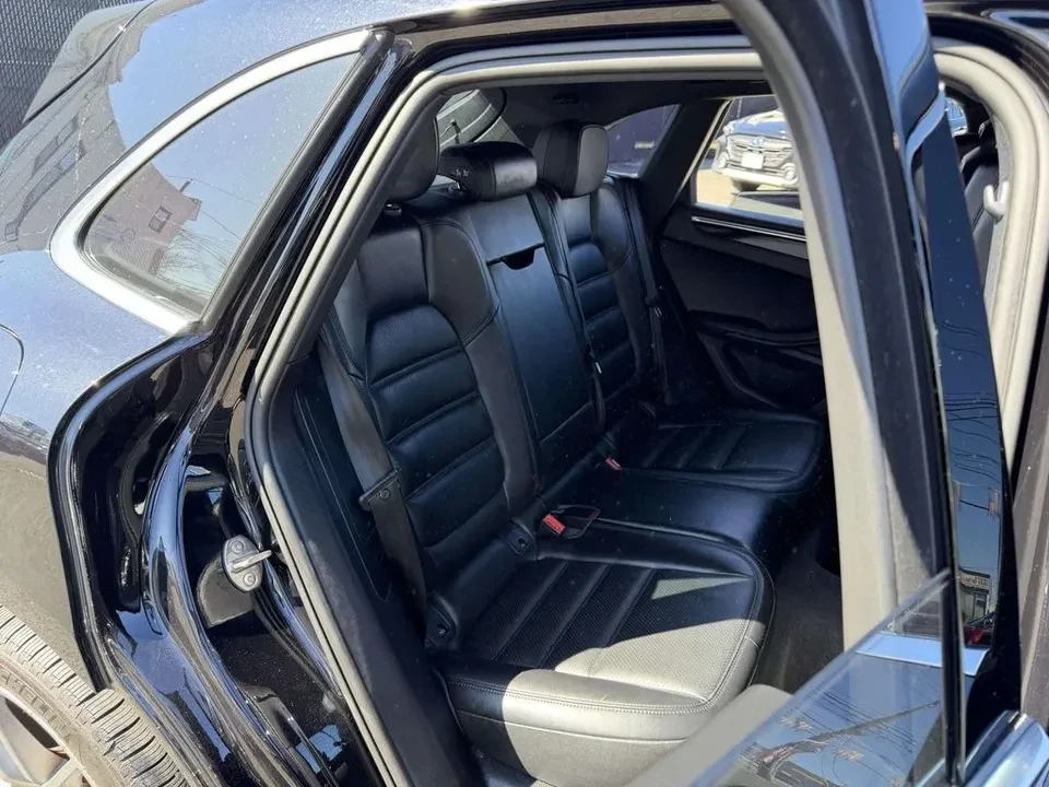 2022 Porsche Macan S - Image 8 of 20
