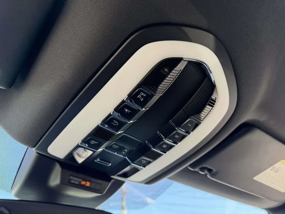 2022 Porsche Macan S - Image 17 of 20