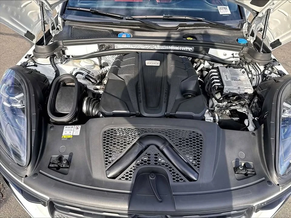 2022 Porsche Macan S - Image 11 of 19