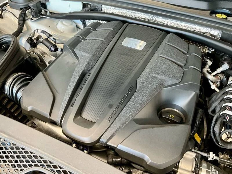 2022 Porsche Macan S - Image 14 of 18