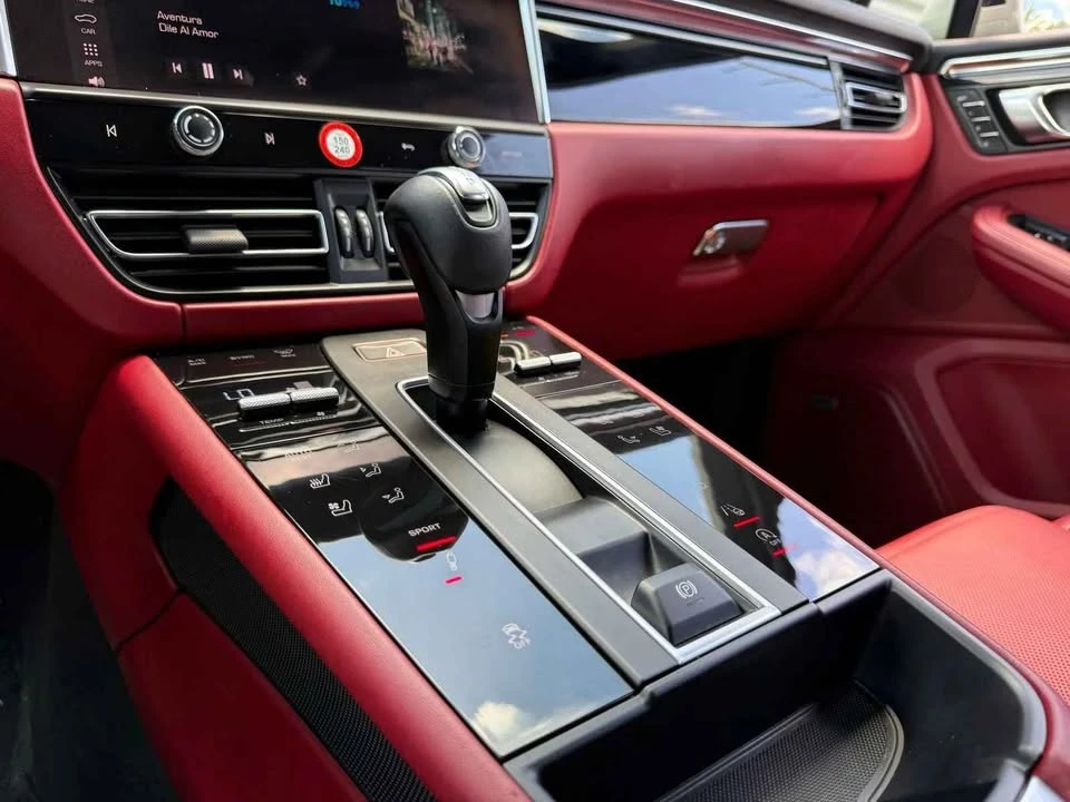2022 Porsche Macan S - Image 11 of 16
