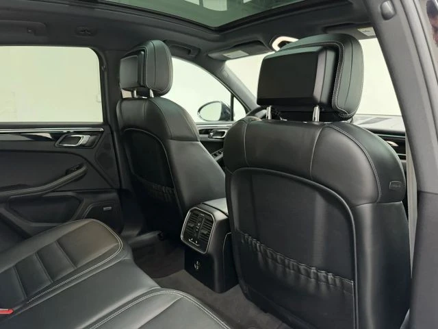 2022 Porsche Macan S - Image 14 of 31