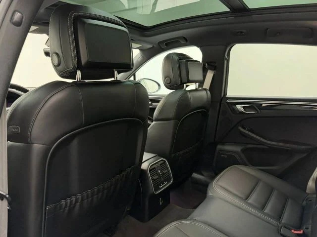 2022 Porsche Macan S - Image 15 of 31