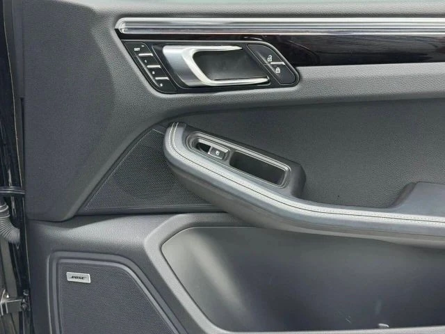 2022 Porsche Macan S - Image 18 of 31