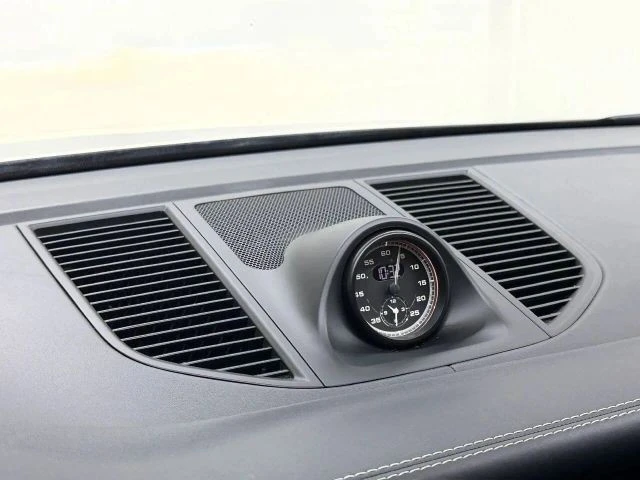 2022 Porsche Macan S - Image 26 of 31