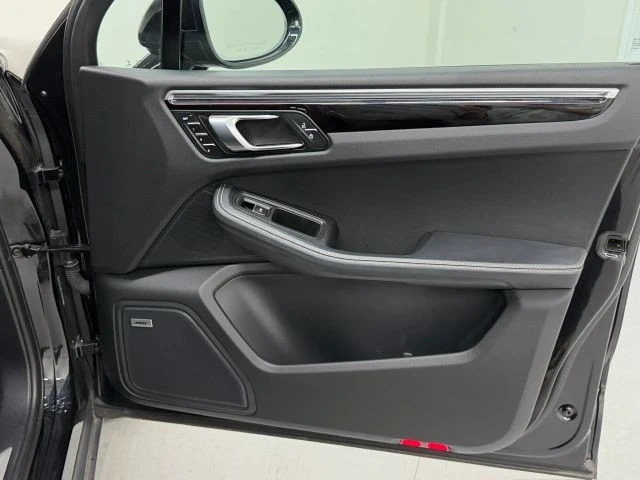 2022 Porsche Macan S - Image 19 of 31