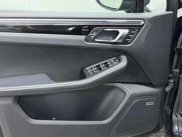 2022 Porsche Macan S - Image 21 of 31