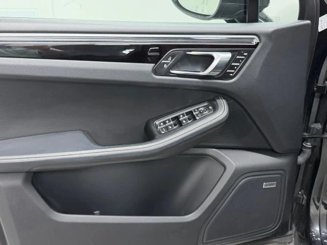 2022 Porsche Macan S - Image 21 of 31