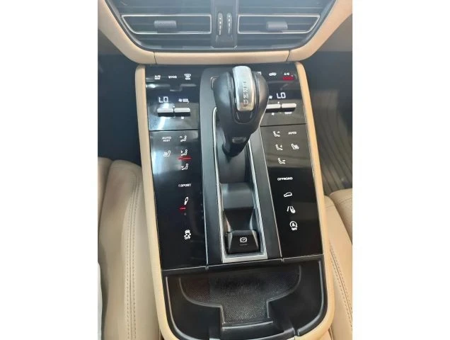 2022 Porsche Macan S - Image 19 of 21