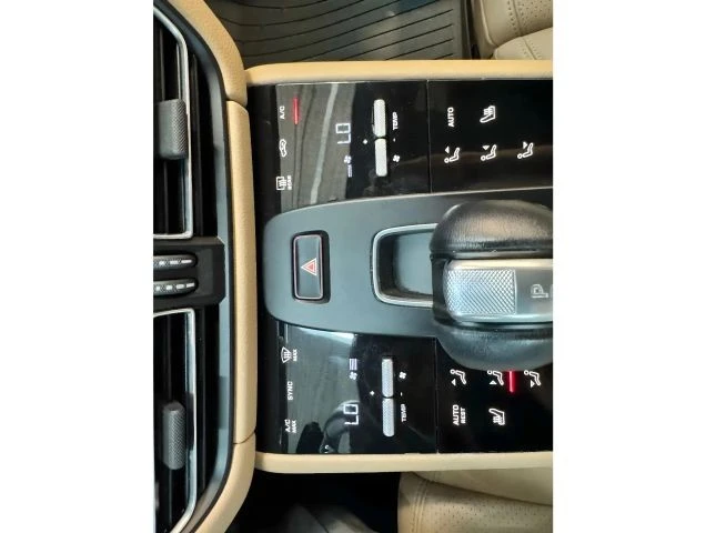 2022 Porsche Macan S - Image 18 of 21