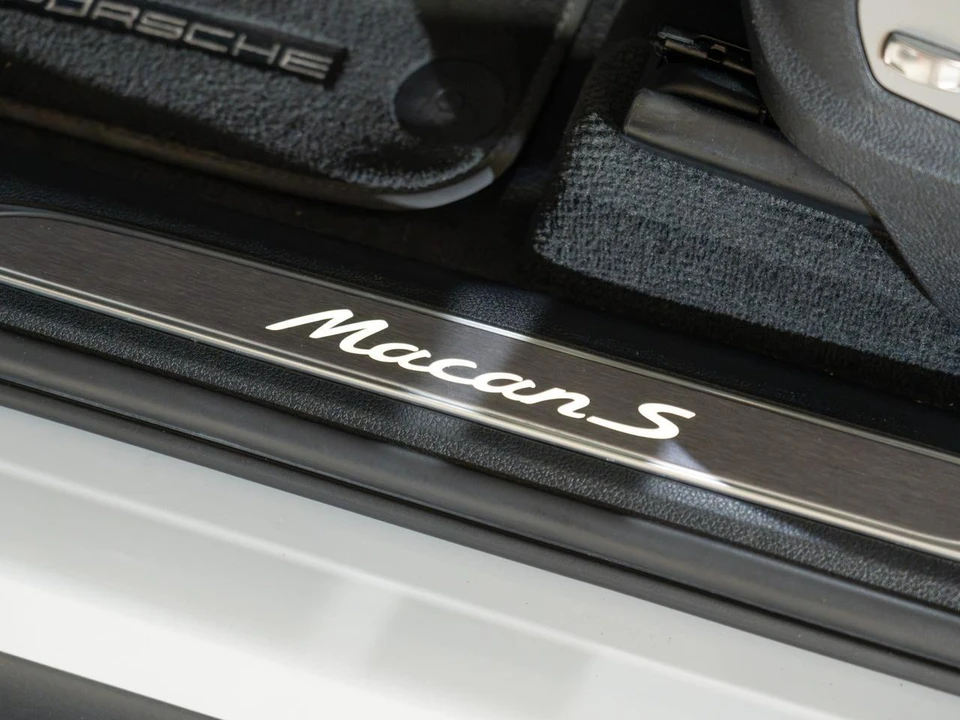 2022 Porsche Macan S - Image 12 of 31
