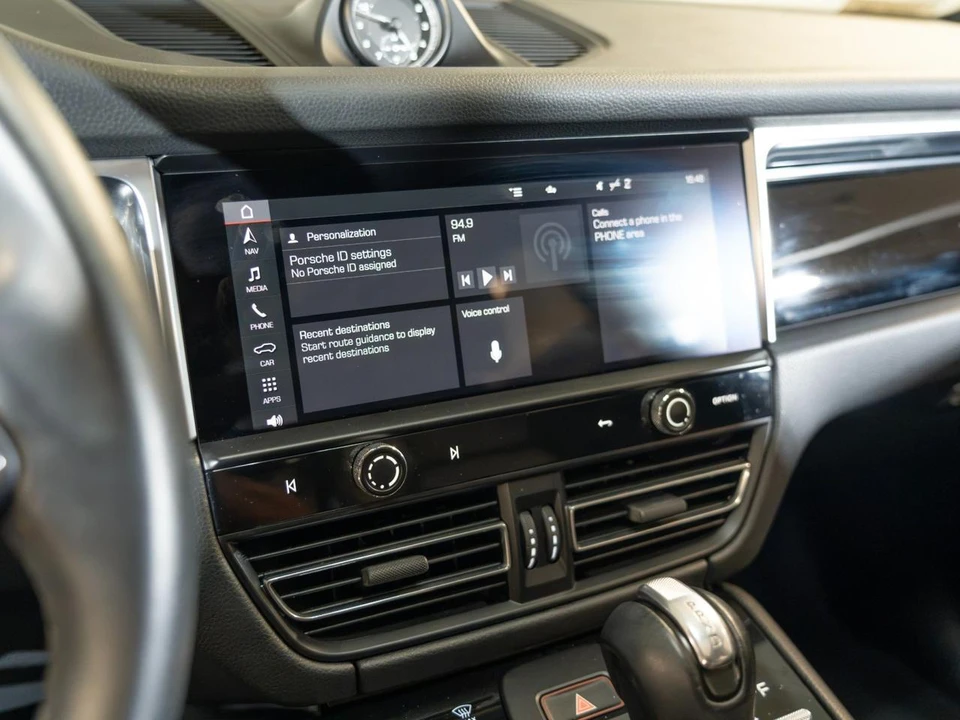2022 Porsche Macan S - Image 25 of 31