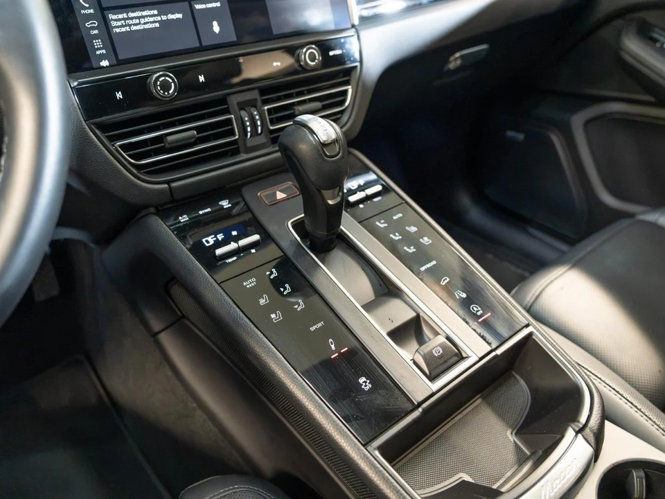 2022 Porsche Macan S - Image 26 of 31