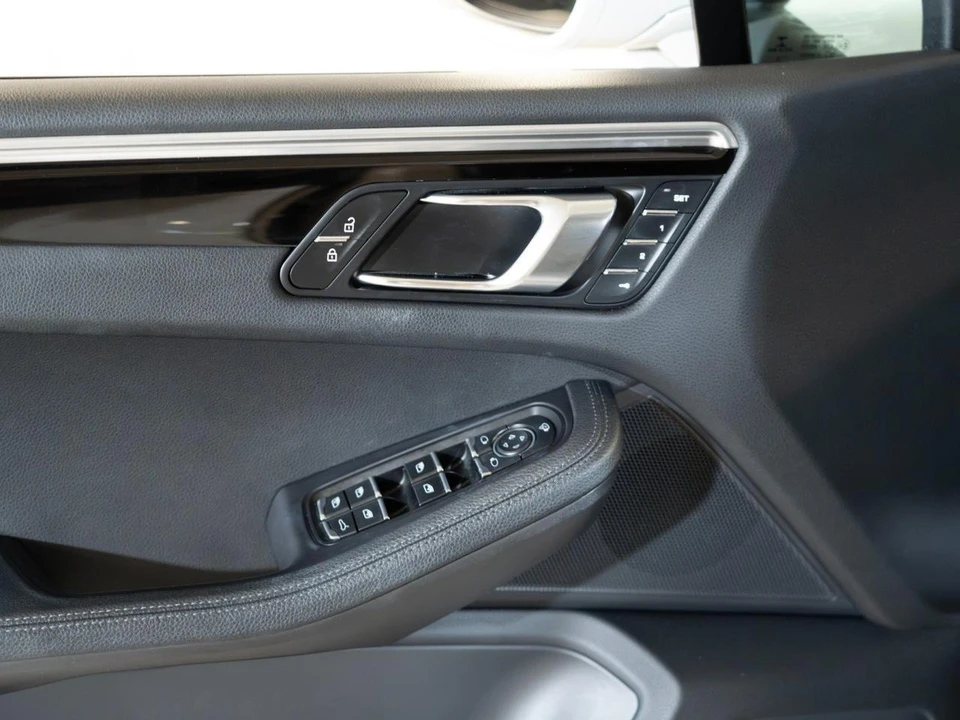 2022 Porsche Macan S - Image 21 of 31
