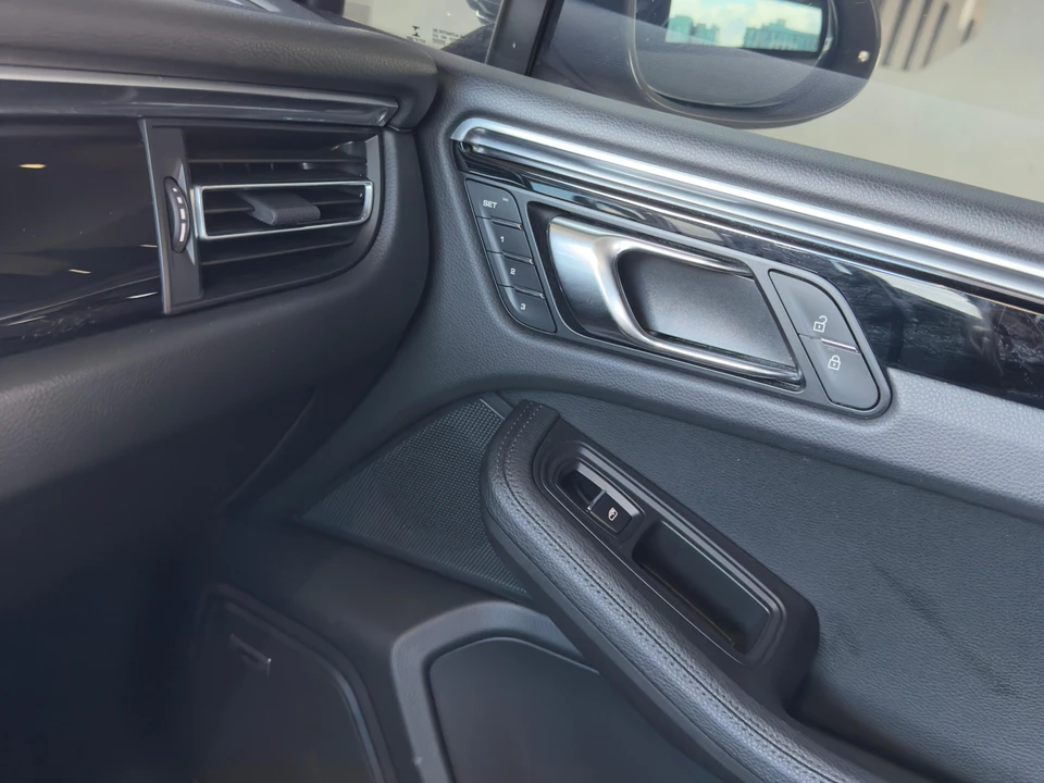 2022 Porsche Macan S - Image 28 of 31
