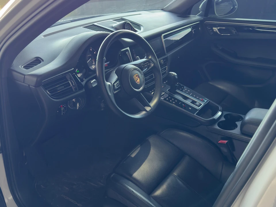 2022 Porsche Macan S - Image 24 of 31