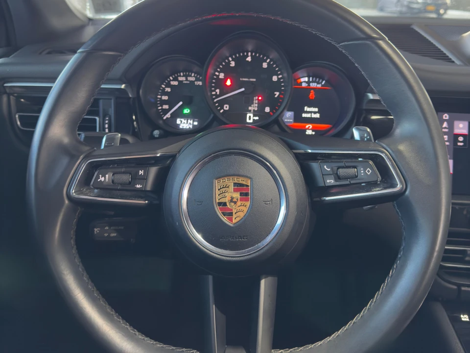 2022 Porsche Macan S - Image 26 of 31