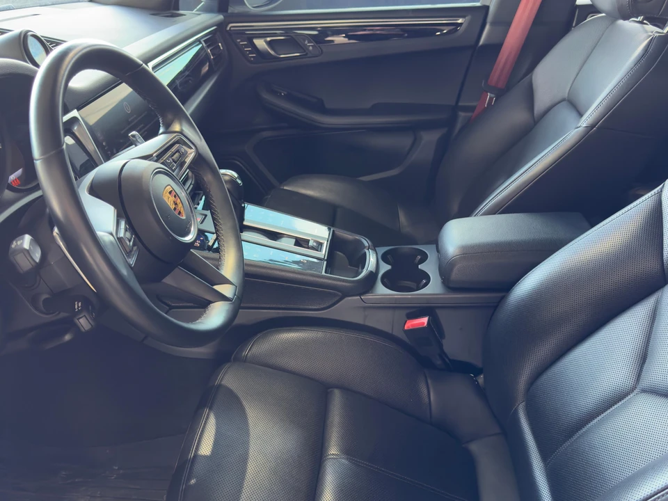 2022 Porsche Macan S - Image 25 of 31