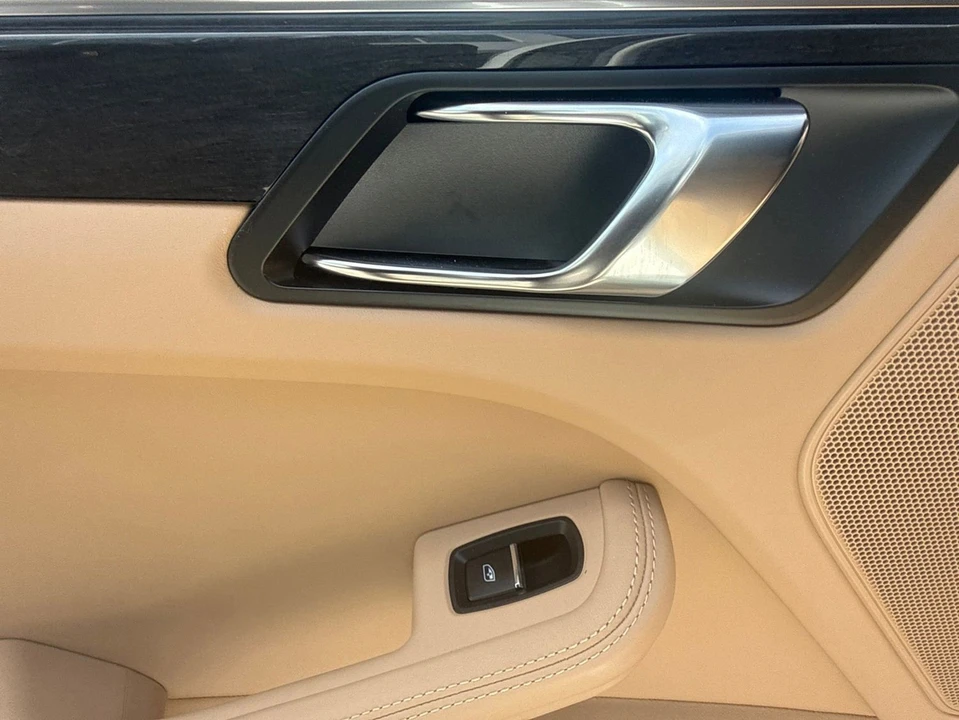 2022 Porsche Macan S - Image 28 of 31