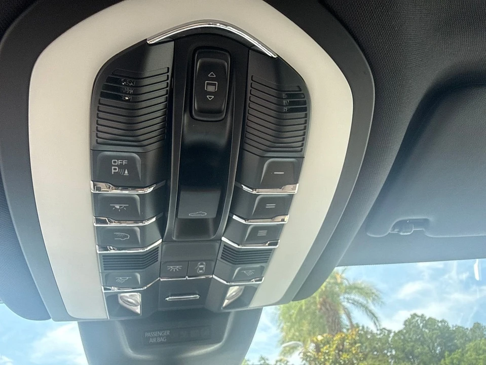 2022 Porsche Macan S - Image 15 of 31