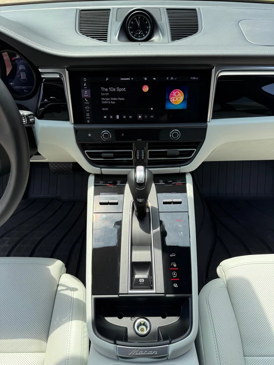 2022 Porsche Macan S - Image 23 of 31