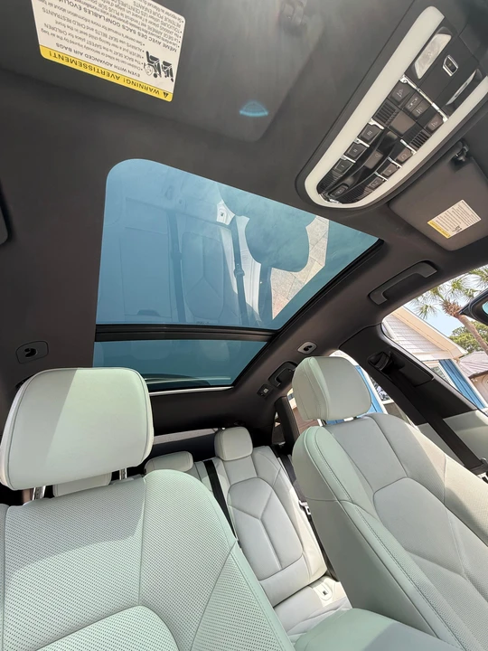 2022 Porsche Macan S - Image 26 of 31