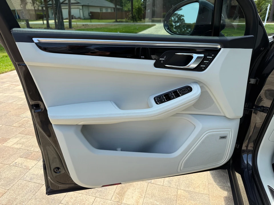 2022 Porsche Macan S - Image 27 of 31