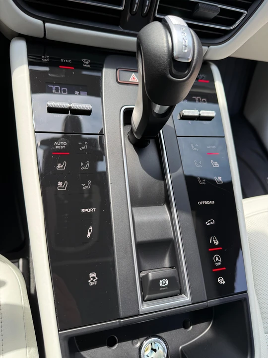 2022 Porsche Macan S - Image 24 of 31