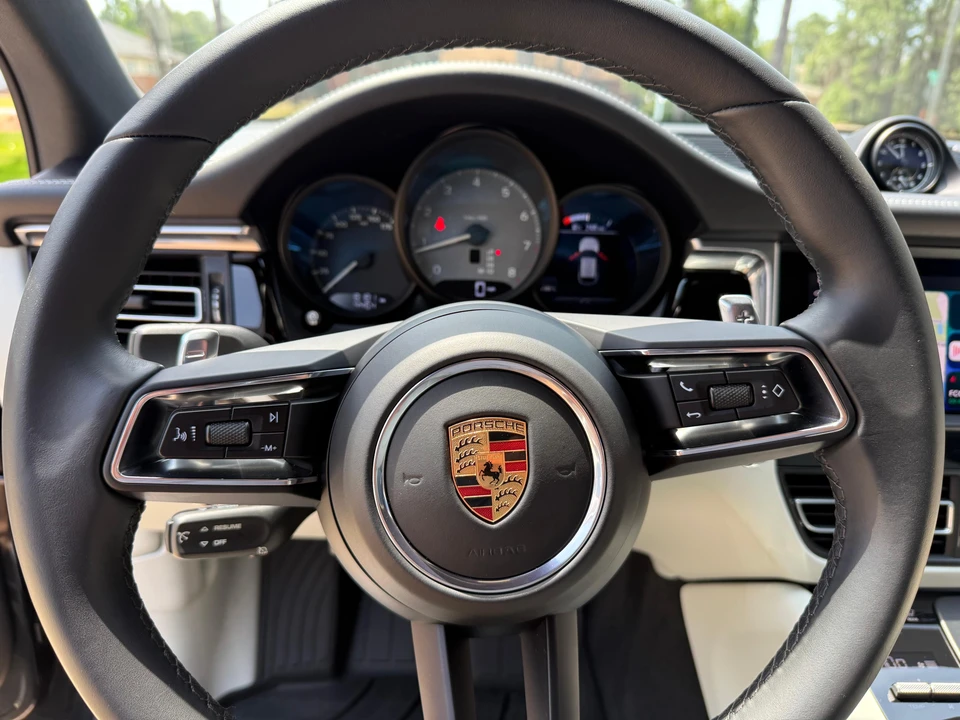 2022 Porsche Macan S - Image 22 of 31