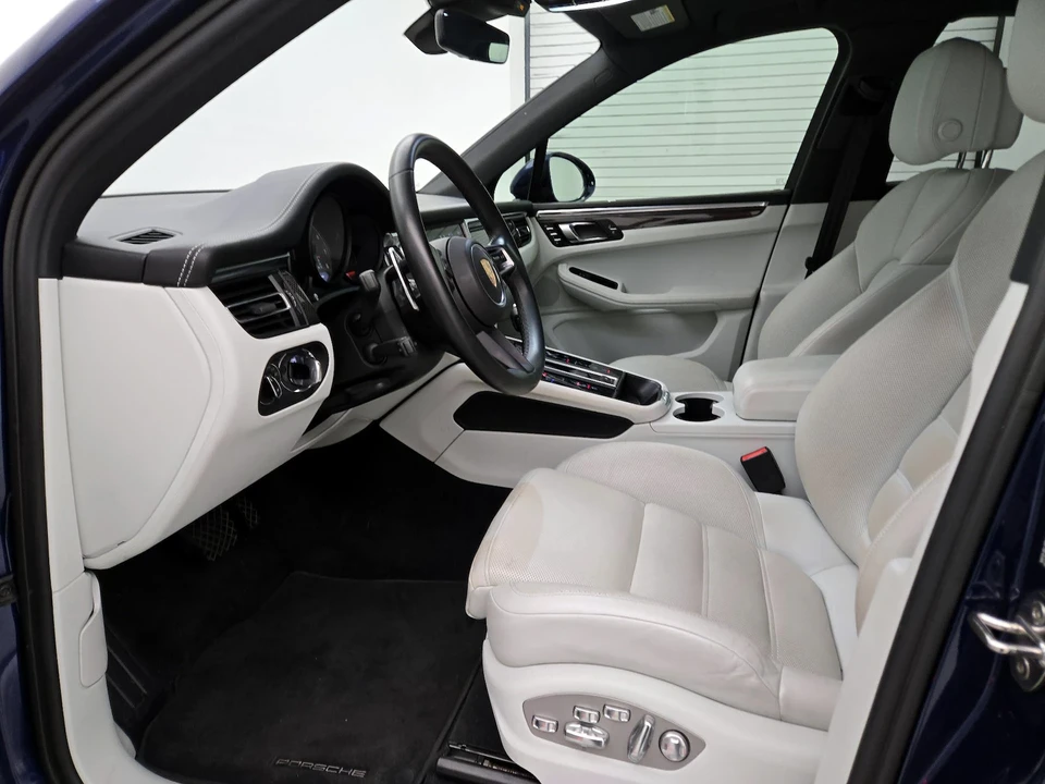 2022 Porsche Macan S - Image 12 of 26