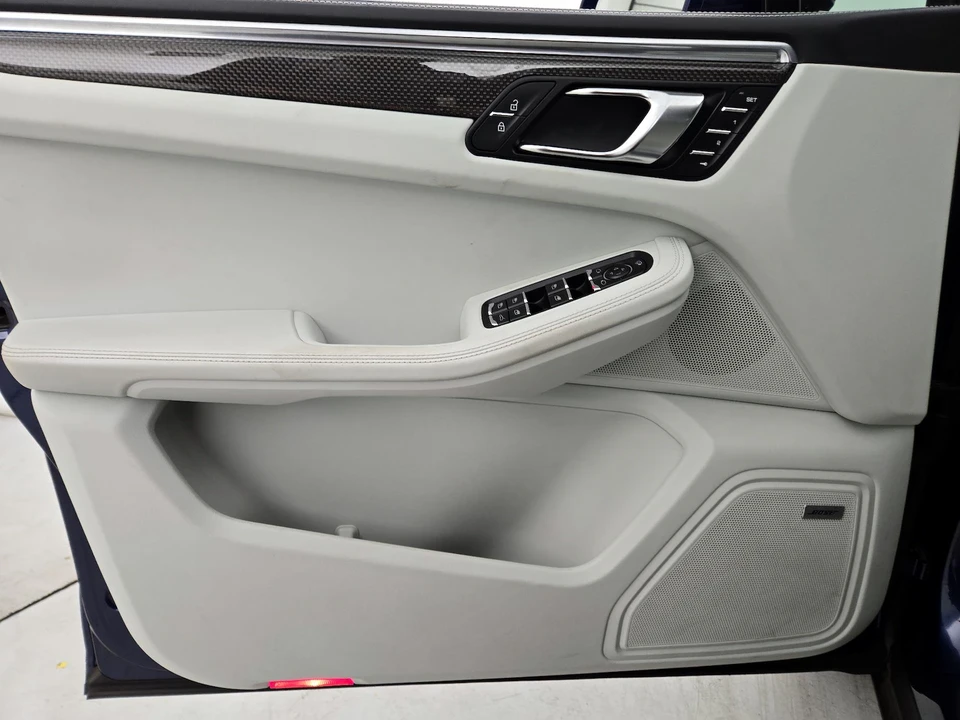 2022 Porsche Macan S - Image 13 of 26