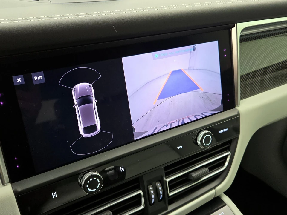 2022 Porsche Macan S - Image 15 of 26