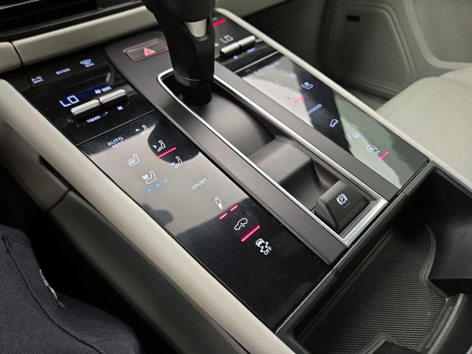 2022 Porsche Macan S - Image 17 of 26