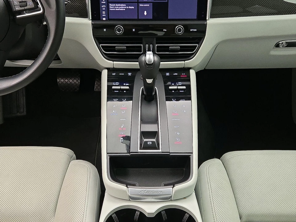 2022 Porsche Macan S - Image 18 of 26