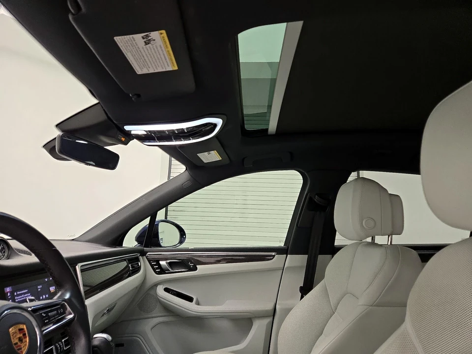2022 Porsche Macan S - Image 19 of 26