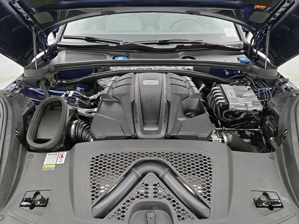 2022 Porsche Macan S - Image 22 of 26