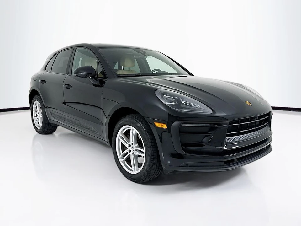2022 Porsche Macan - Image 9 of 12